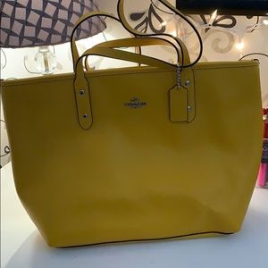 Yellow coach shoulder bag very gently used